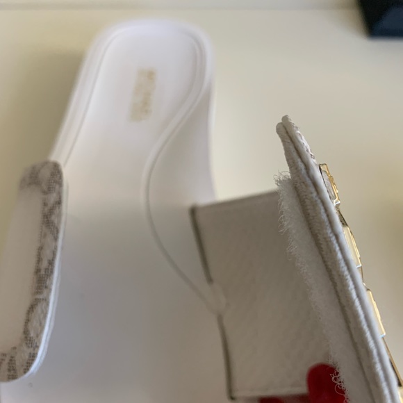 MICHAEL KORS PLATFORM SLIDE NEW. Let’s get ready for summer! - Picture 9 of 10